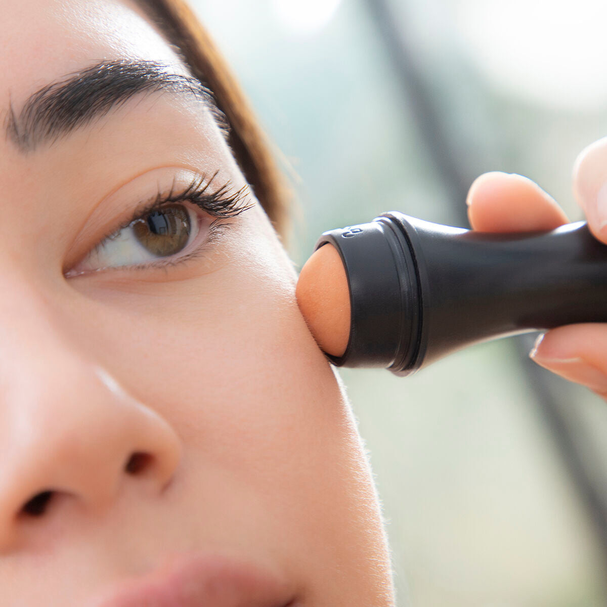 Volcanic Oil Control Roller – Mattifying Face Tool