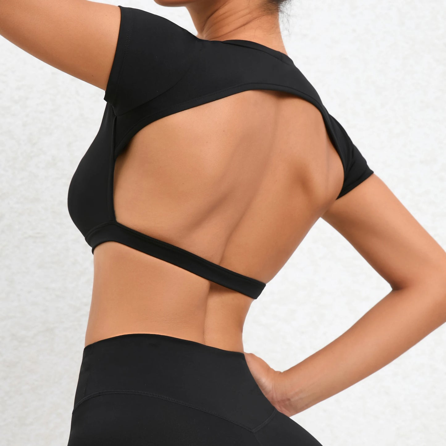 Αθλητικό Crop Top με Ανοιχτή Πλάτη