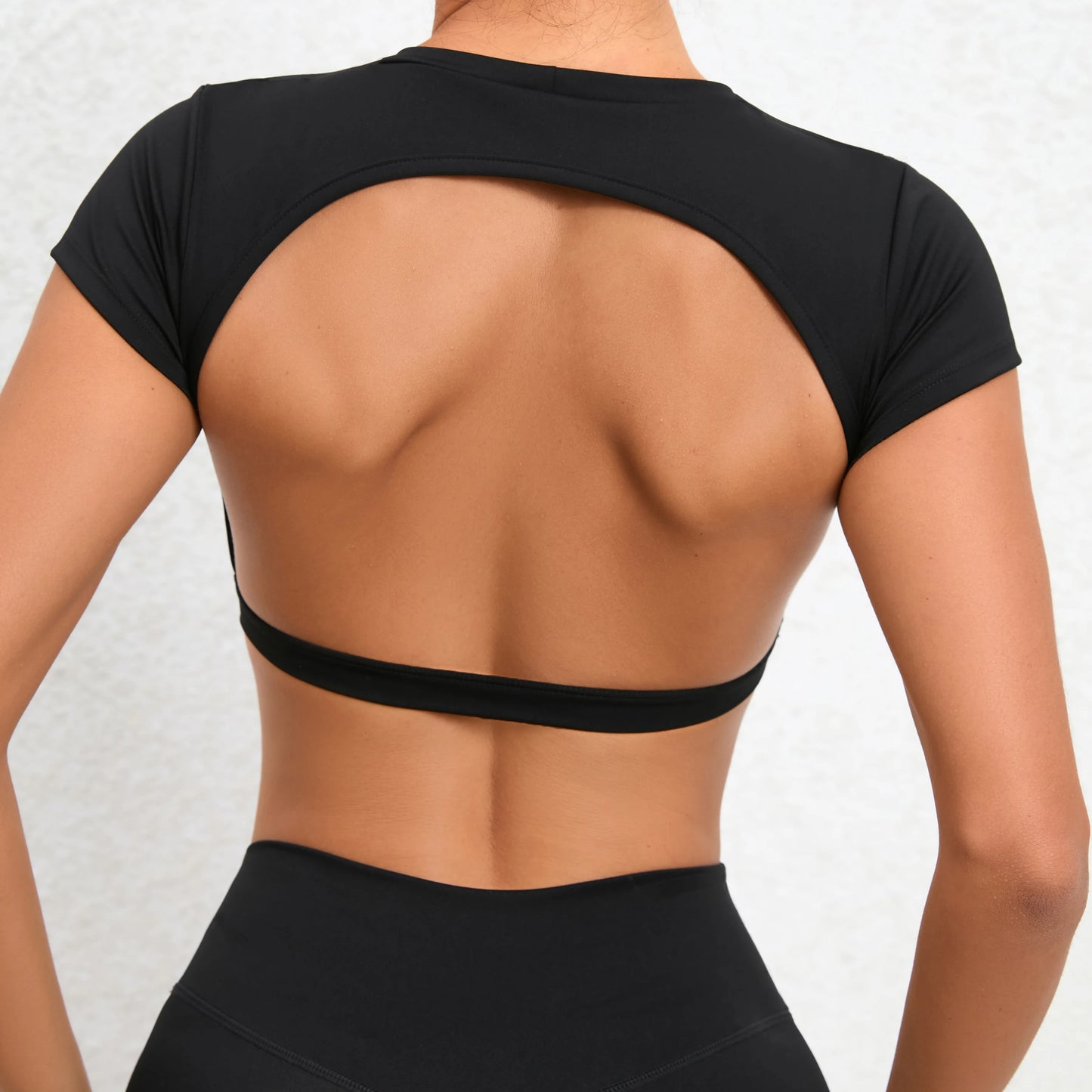 Αθλητικό Crop Top με Ανοιχτή Πλάτη