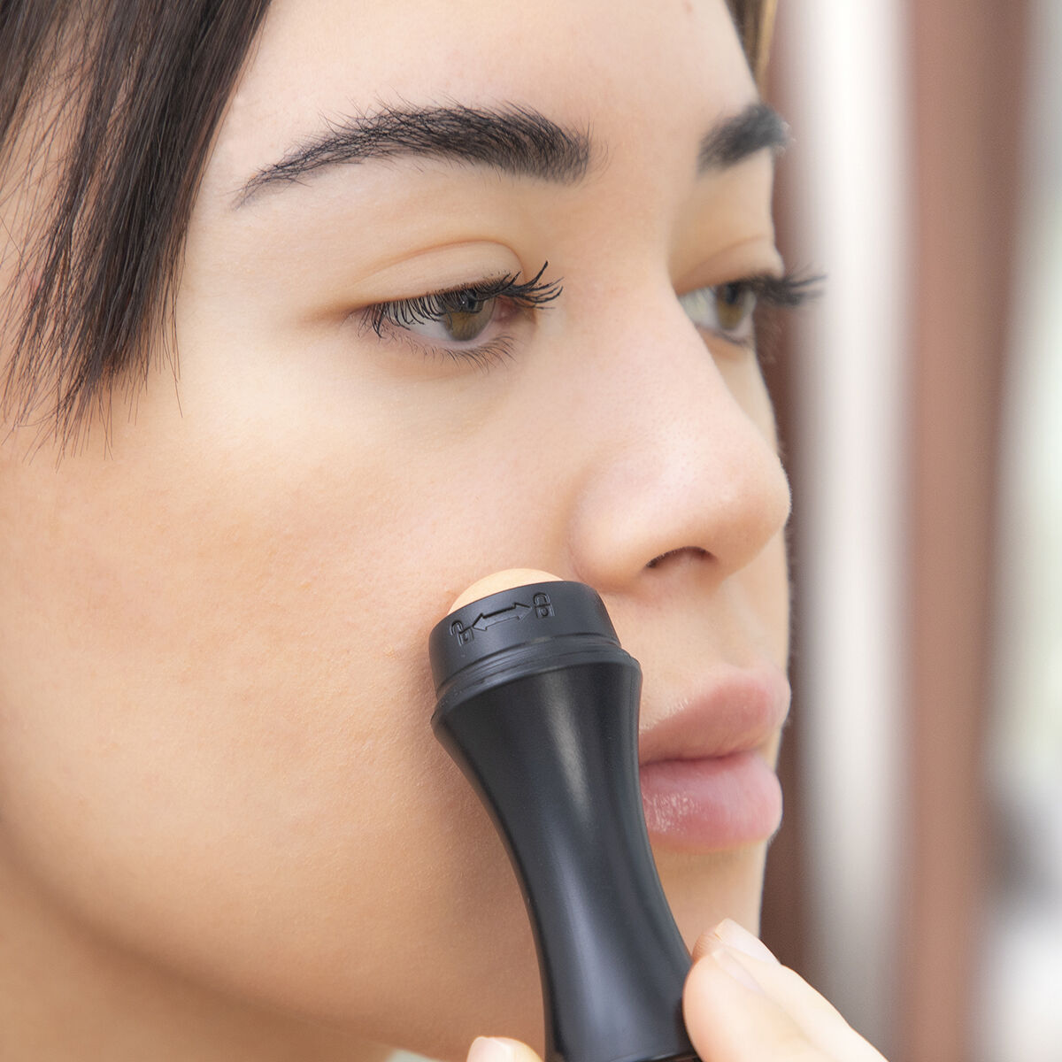 Volcanic Oil Control Roller – Mattifying Face Tool