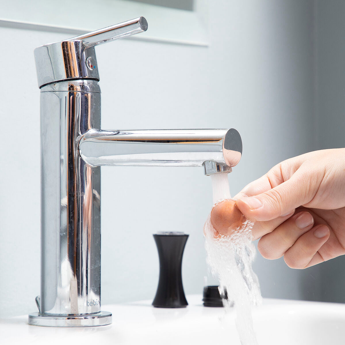 Volcanic Oil Control Roller – Mattifying Face Tool